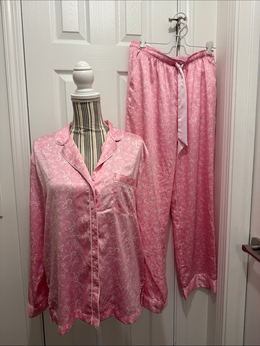 PINK Victoria's Secret Love Shack Fancy Pink Satin Bow-Print Pajama Set Med